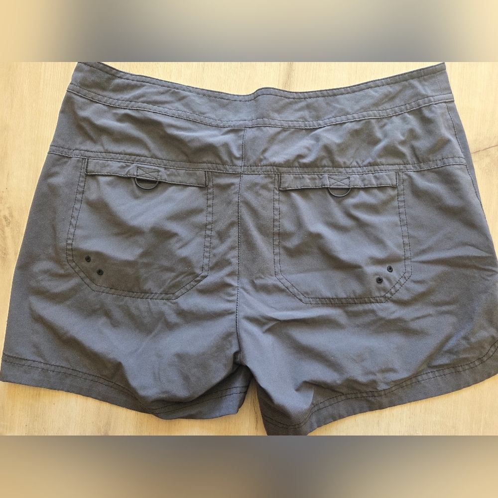 Title Nine Shorts - Picture 3 of 3